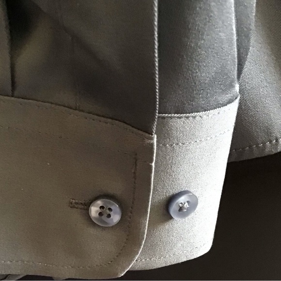 Men's Long-Sleeve Dress Shirt in Gray - Classic Button-Front - Picture 4 of 7